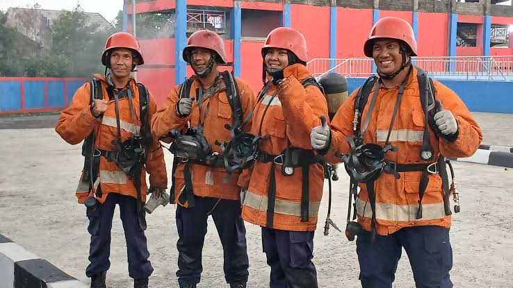 Petugas Damkar Kena Prank, Malah Disuruh Nagih Hutang Ke Nasabah Pinjol