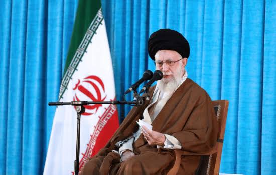 Siapa Ayatollah Ali Khamenei, Pemimpin Tertinggi Iran yang Kini Jadi Target Israel?