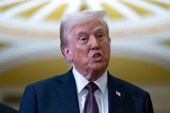 Buntut Impor, Trump Tangguhkan Mahasiswa Asing di Harvard